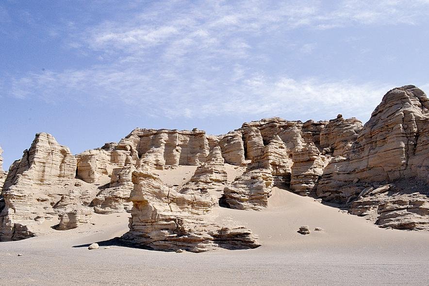 新疆哈密魔鬼城河南省中医药研究院 张磊\/摄