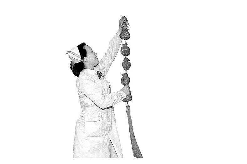 河南省胸科医院护士在护士站悬挂红灯笼-医药