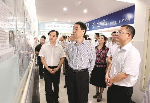 为先 仁心妙手铸辉煌--记济源市人民医院院长李