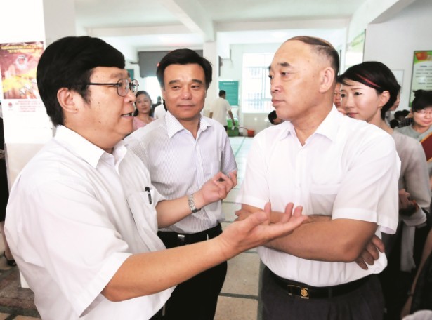 以群众满意为最高标准--新乡市中心医院争创参