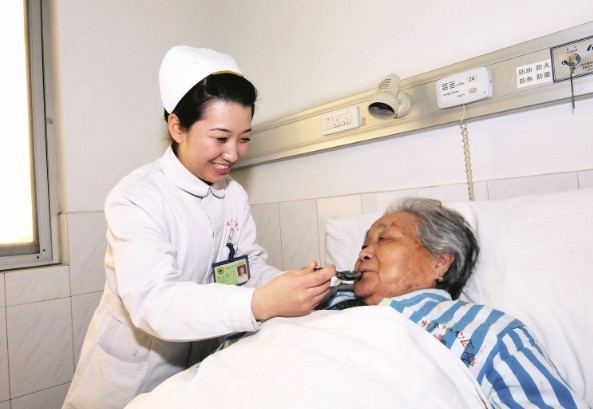 以群众满意为最高标准--新乡市中心医院争创参