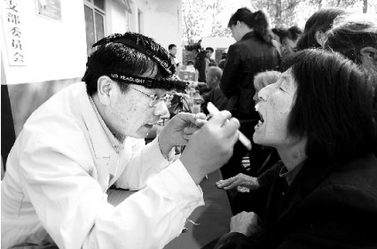 驻马店市中心医院组织专家团队深入泌阳县泌水
