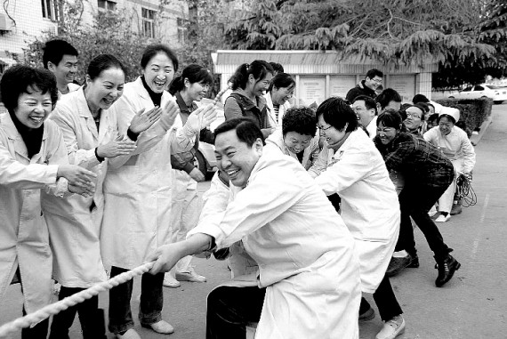 洛阳市第三人民医院举办冬季职工趣味运动会-