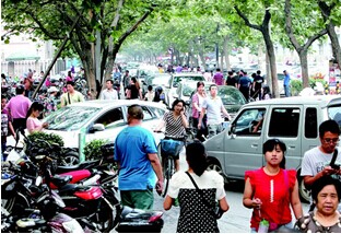 石家庄各医院门口上演集结号 医院停车难这病