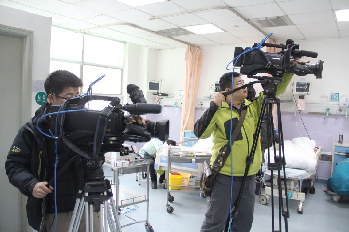人民网河南人口_河南省委书记郭庚茂听取工作人员介绍人民网河南分网直播车(2)