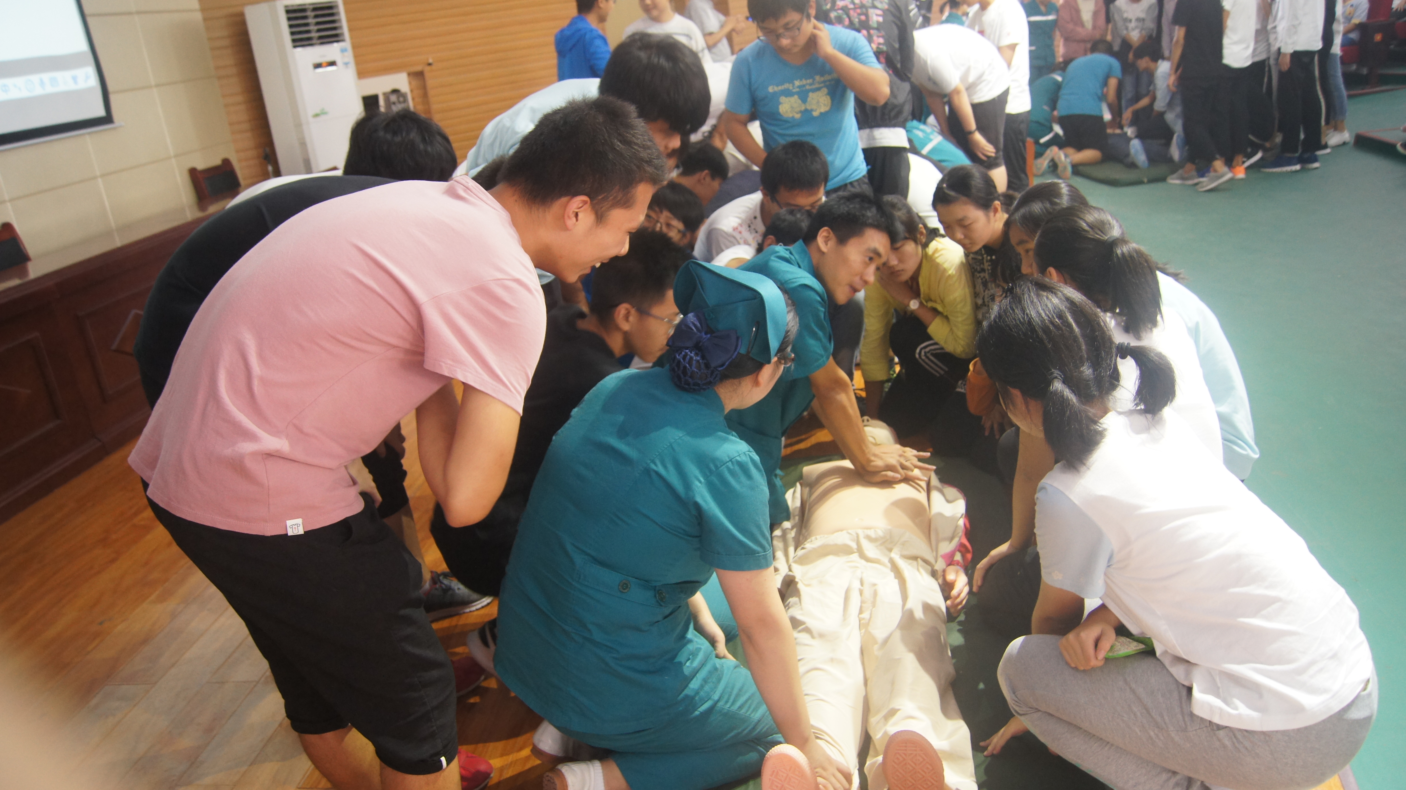 舞钢市全民自救互救卫生应急演练科普进校园活