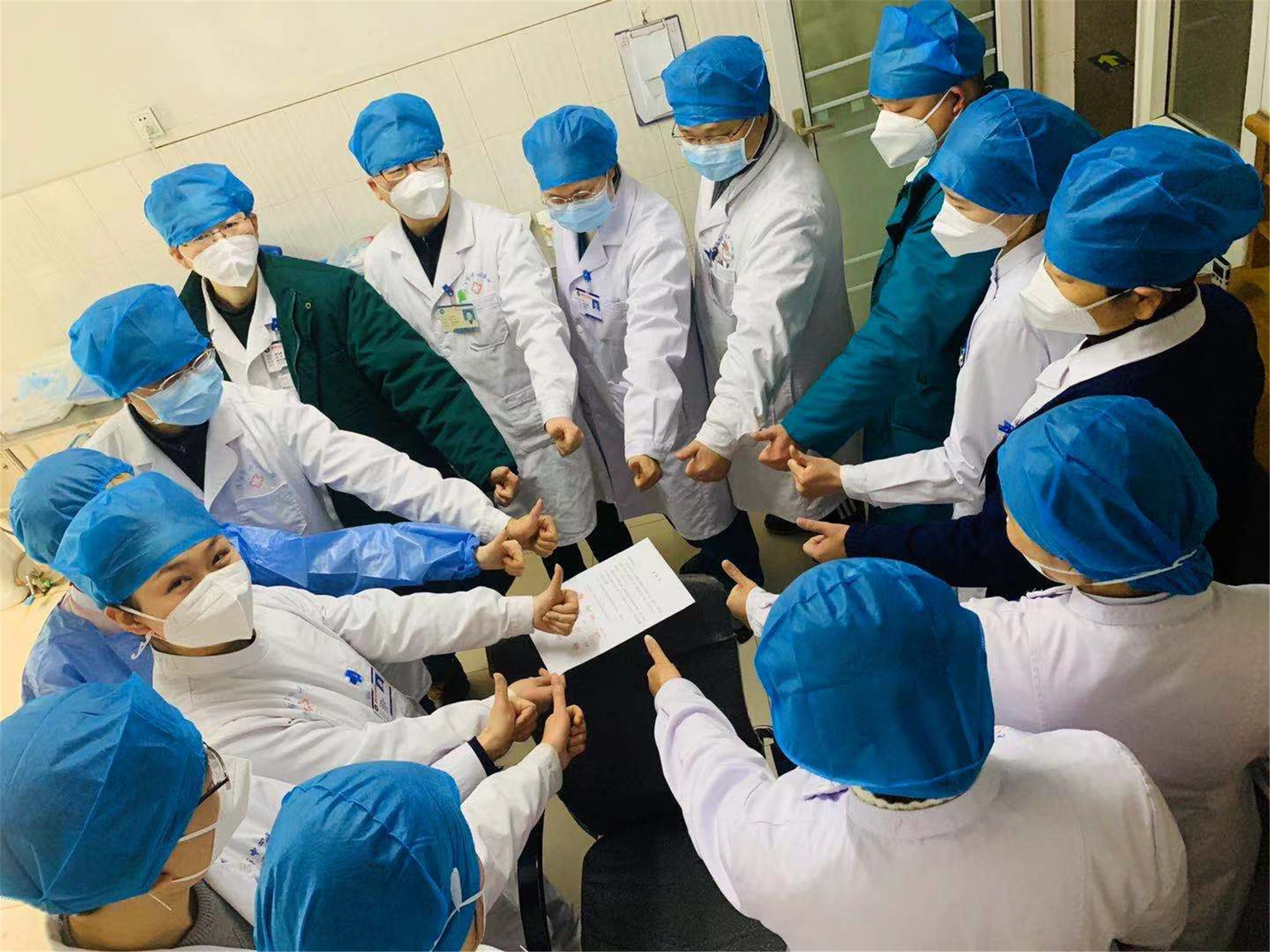 中国人民解放军紧急抗疫物资援助和抗疫专家组抵达仰光