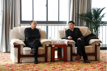 华信集团董事长_国岳集团董事长图片(3)