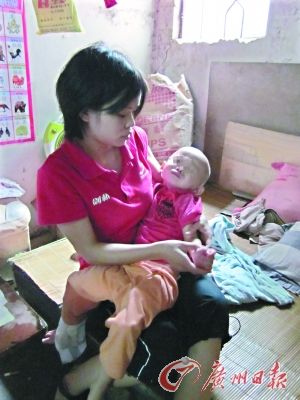 小孩发烧没去正规医院 耽误半个月2岁男孩脑萎