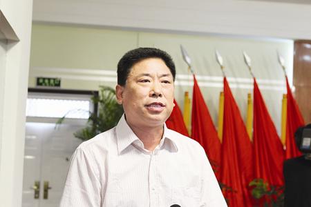 信阳市人民政府副市长曹新生项目带动 科学发